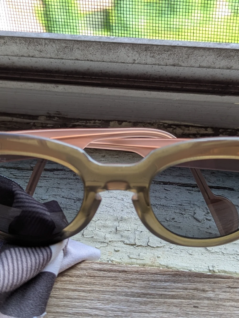 Anne Et Valentin Sunglasses with Brown/Olive Front And Peach temples.